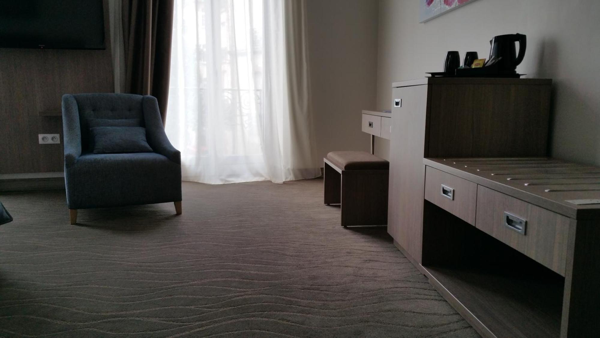 Brit Hotel De Grignan Vichy Eksteriør billede