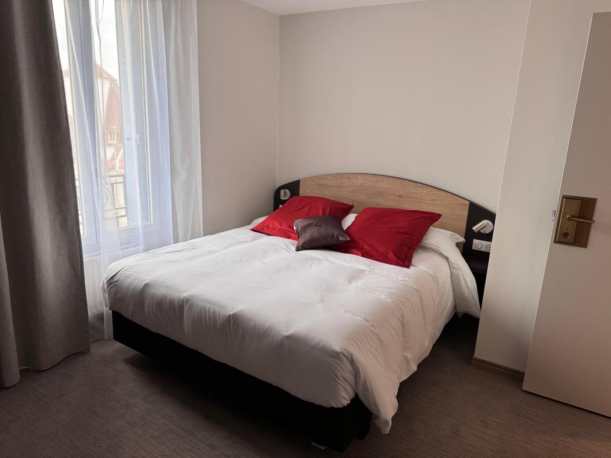 Brit Hotel De Grignan Vichy Eksteriør billede
